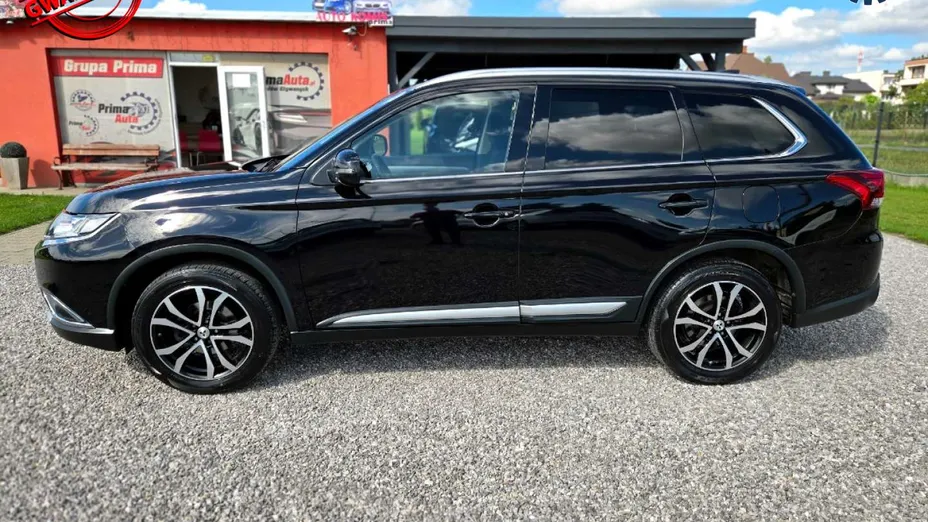 MITSUBISHI Outlander -