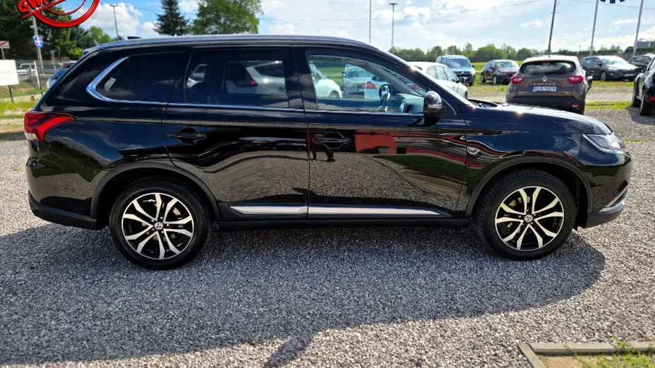 MITSUBISHI Outlander -