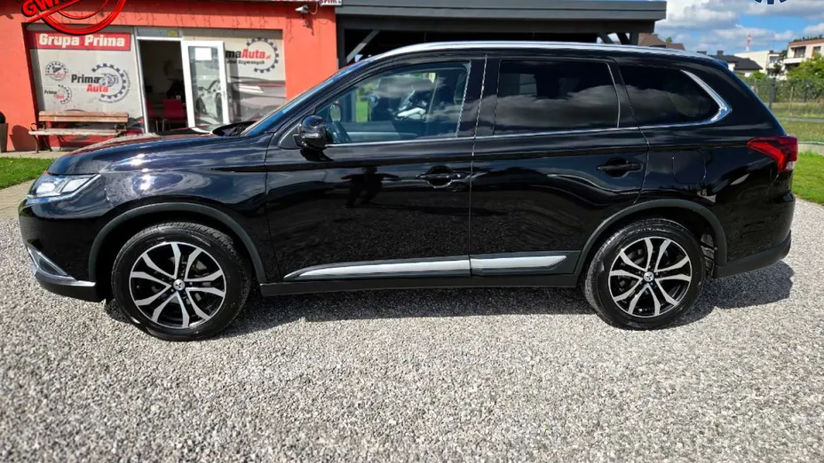 MITSUBISHI Outlander -