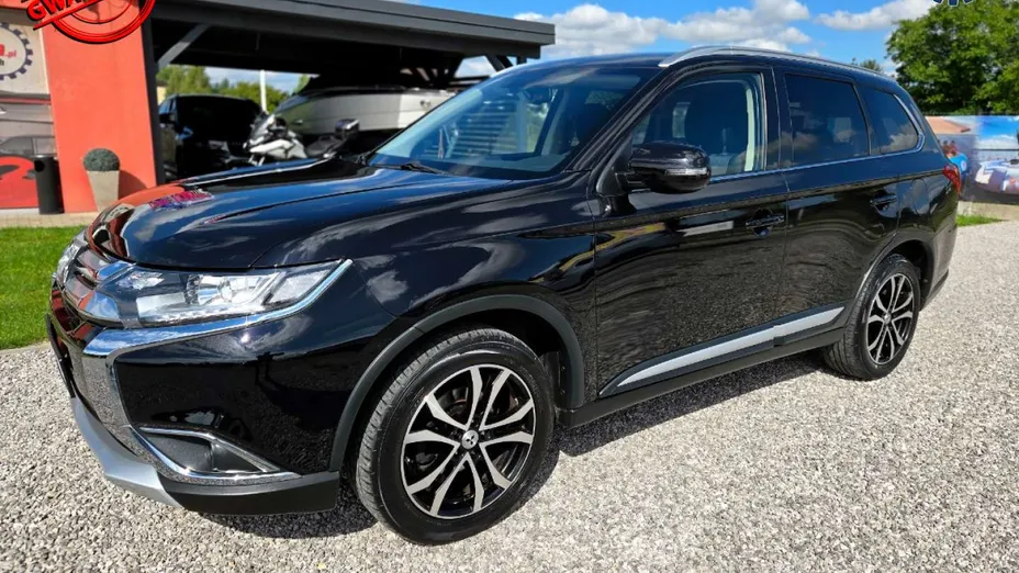 MITSUBISHI Outlander -
