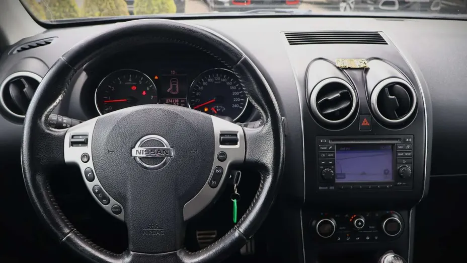 NISSAN Qashqai -
