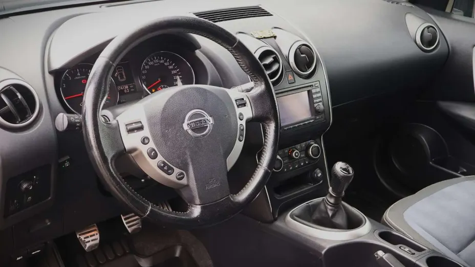 NISSAN Qashqai -