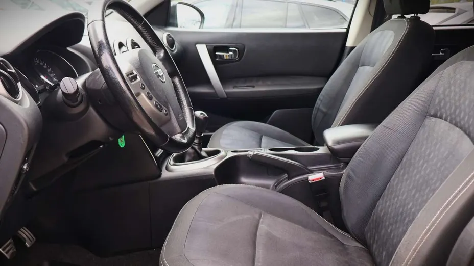 NISSAN Qashqai -