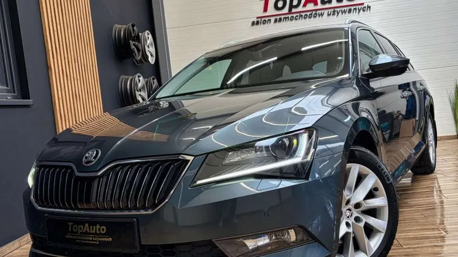 SKODA Superb -