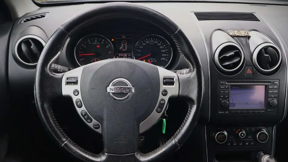 NISSAN Qashqai -