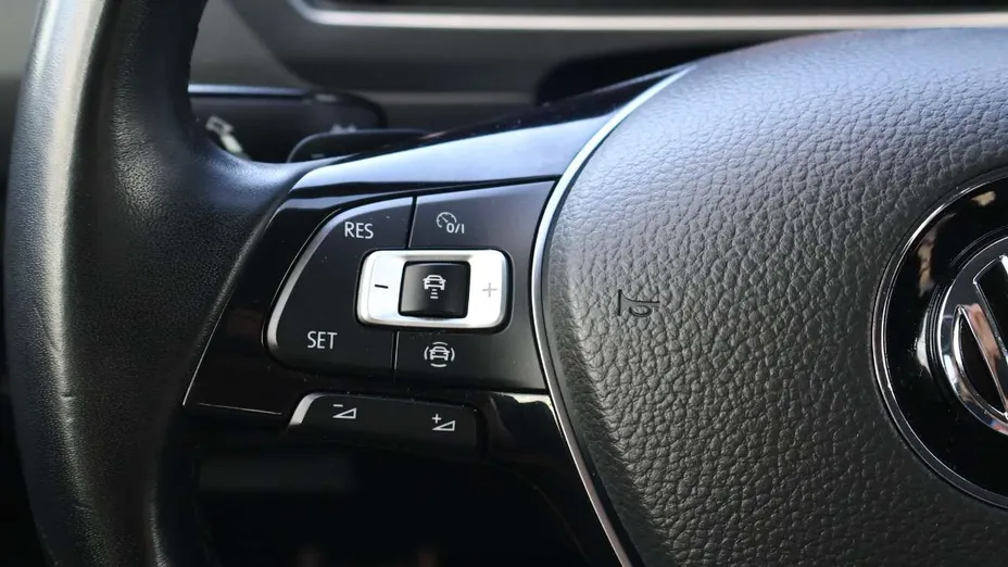 VOLKSWAGEN Tiguan -