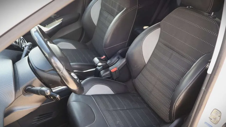 PEUGEOT 2008 -