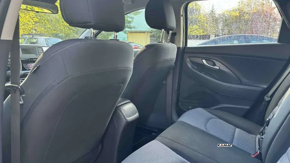 HYUNDAI i30 -