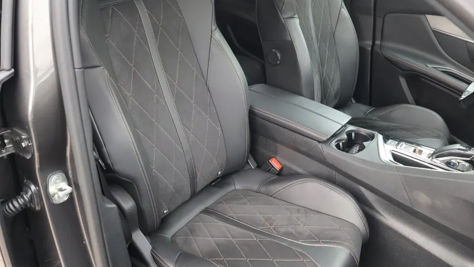 PEUGEOT 3008 -