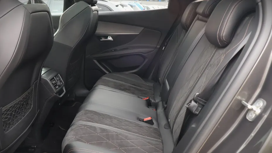 PEUGEOT 3008 -