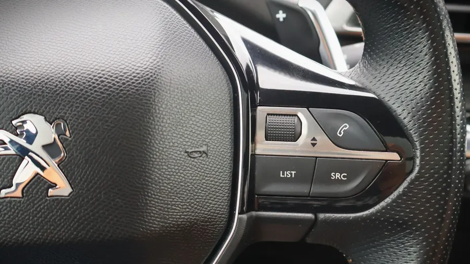 PEUGEOT 3008 -