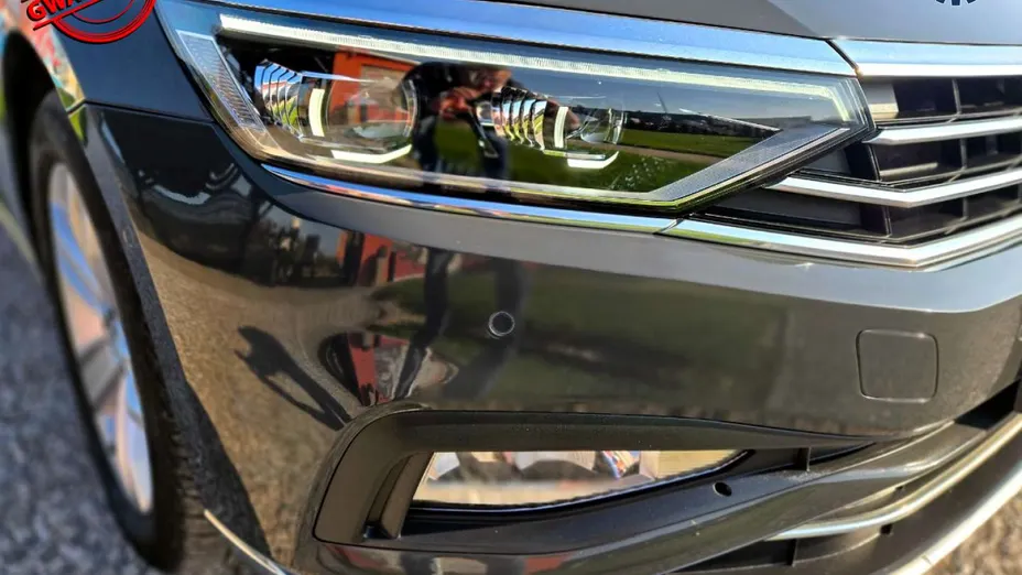 VOLKSWAGEN Passat -
