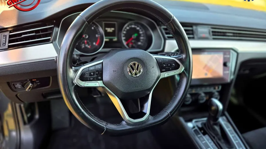 VOLKSWAGEN Passat -