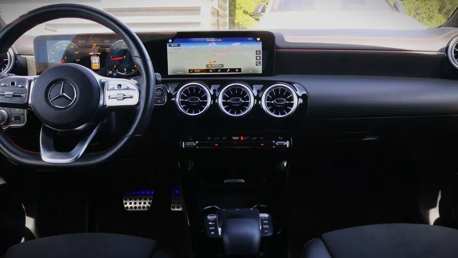 MERCEDES-BENZ CLA -