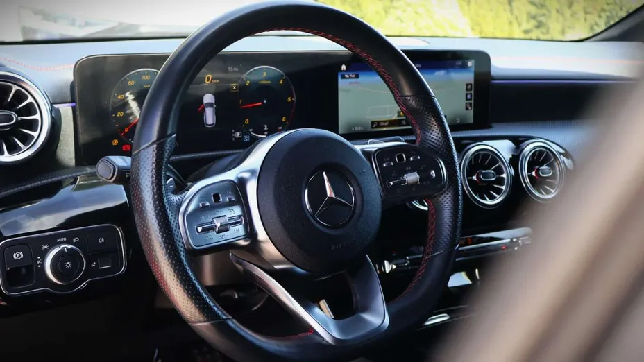 MERCEDES-BENZ CLA -