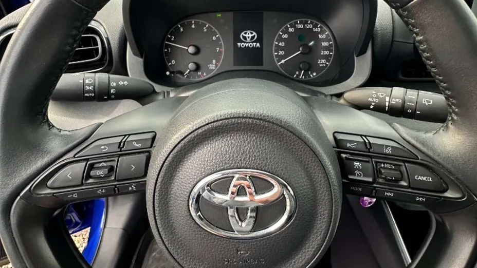 TOYOTA Yaris -
