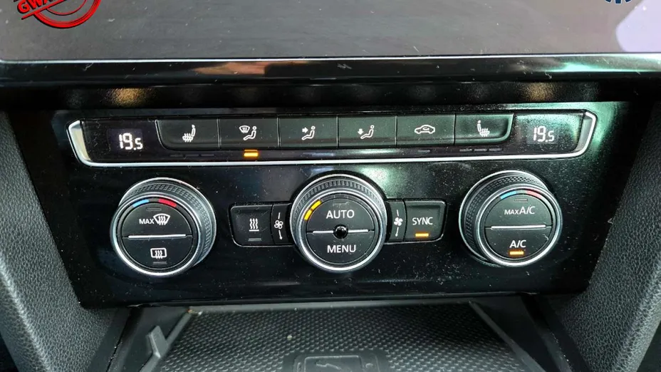 VOLKSWAGEN Passat -