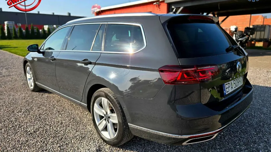 VOLKSWAGEN Passat -