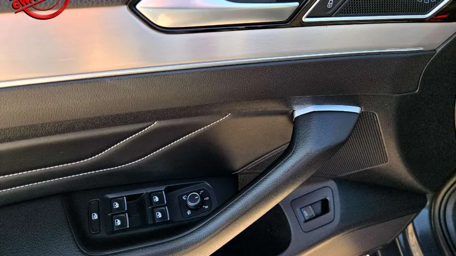 VOLKSWAGEN Passat -