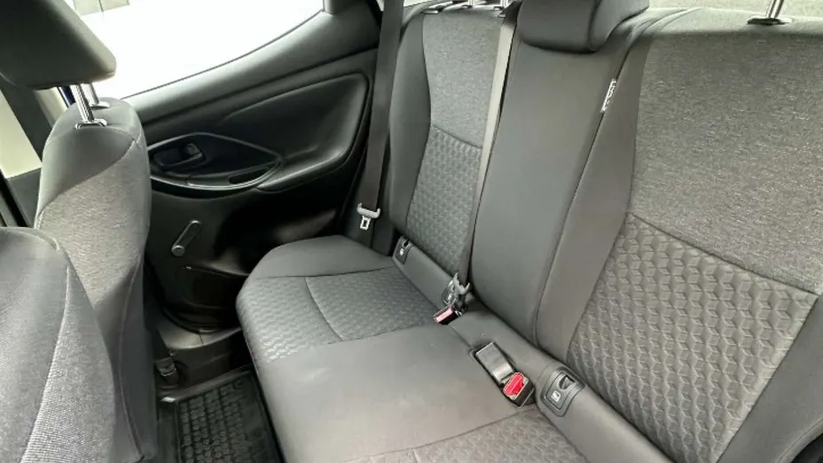 TOYOTA Yaris -