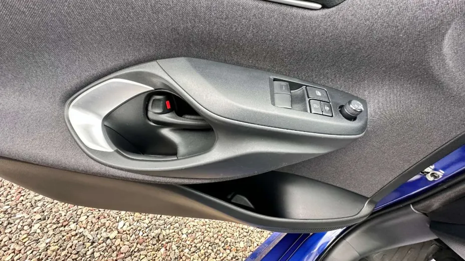 TOYOTA Yaris -