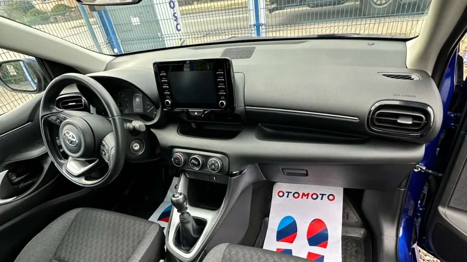 TOYOTA Yaris -