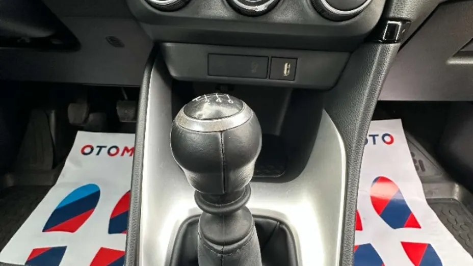 TOYOTA Yaris -