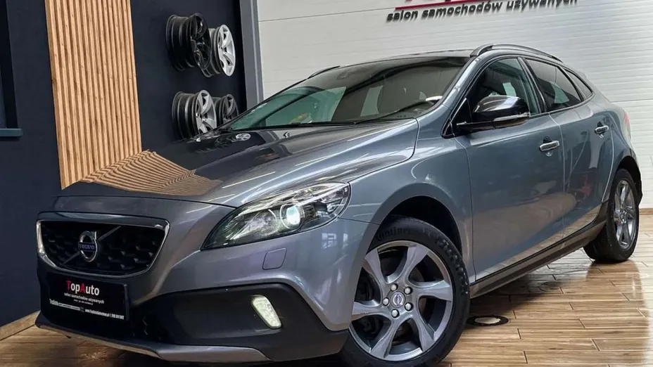 VOLVO V40 Cross Country -