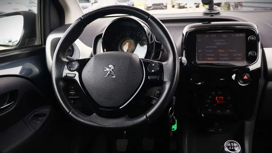 PEUGEOT 108 -