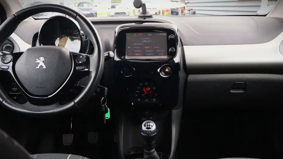 PEUGEOT 108 -