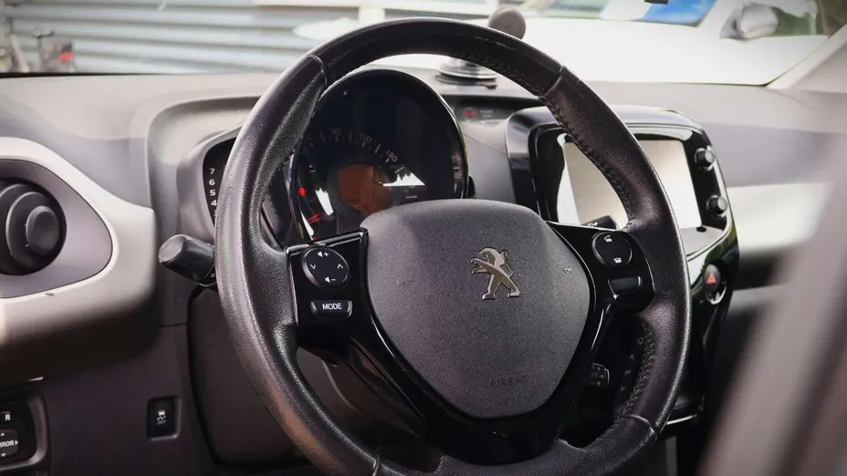 PEUGEOT 108 -