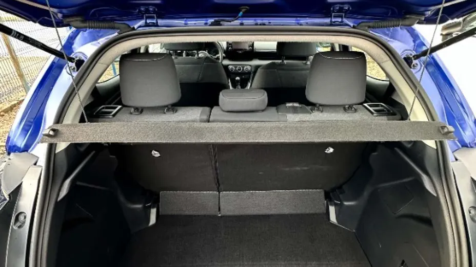 TOYOTA Yaris -
