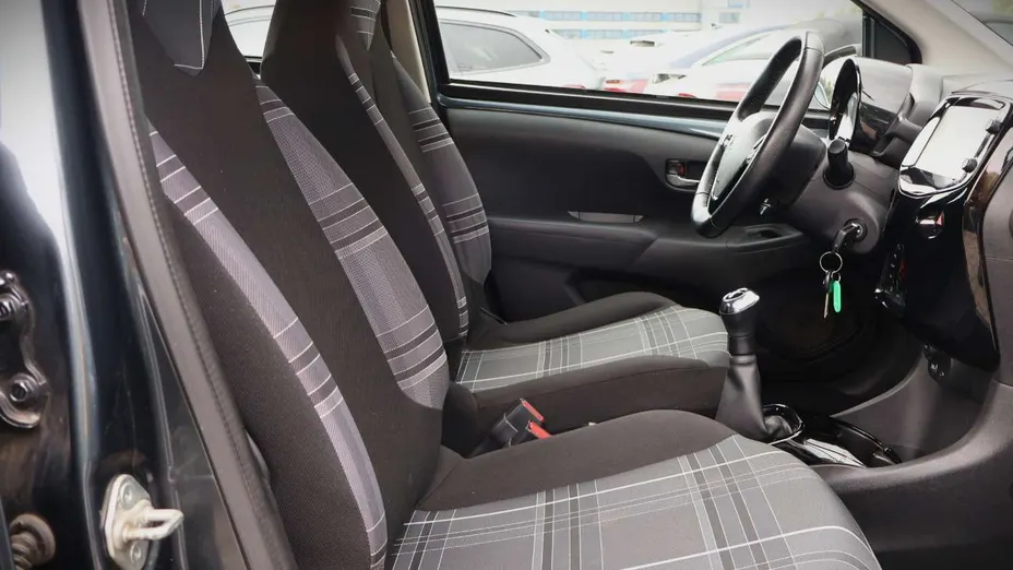 PEUGEOT 108 -