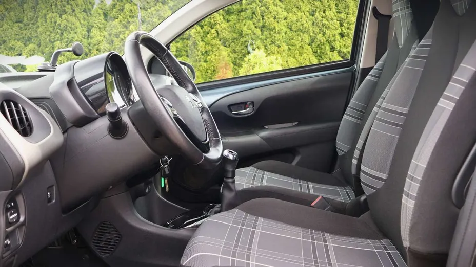 PEUGEOT 108 -