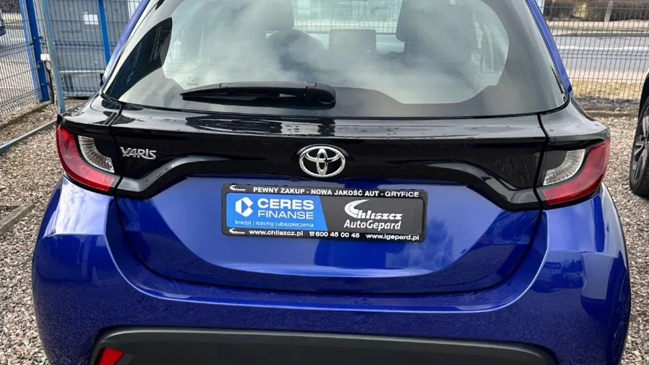 TOYOTA Yaris -