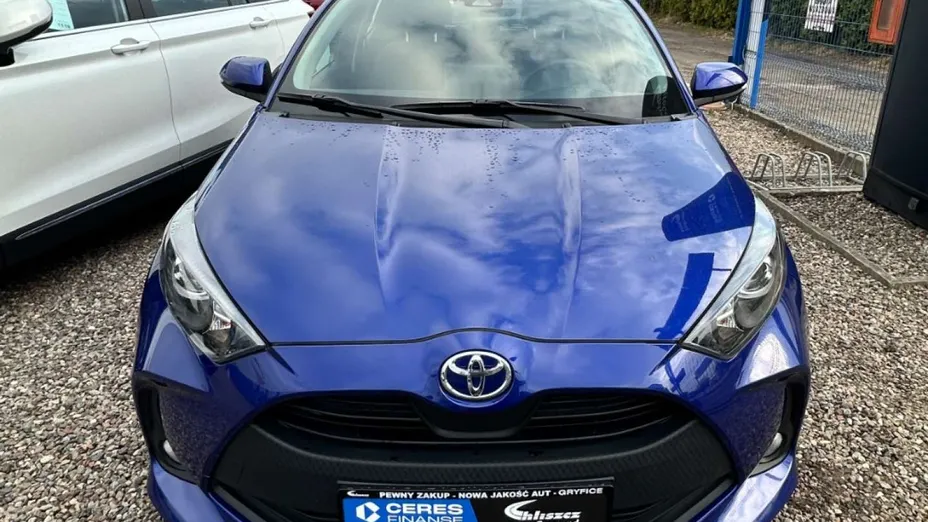 TOYOTA Yaris -
