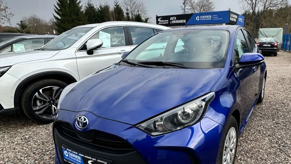 TOYOTA Yaris -
