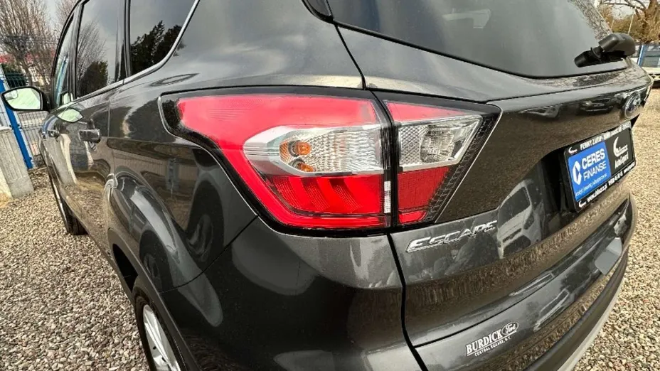 FORD Escape -