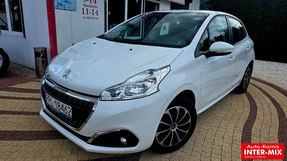 PEUGEOT 208 -