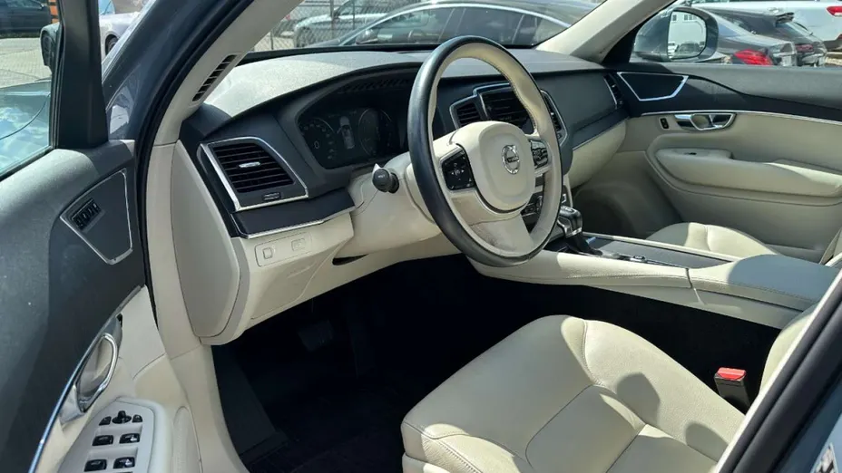 VOLVO XC90 -