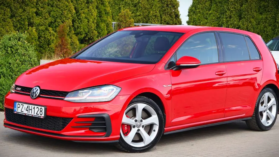 VOLKSWAGEN Golf -