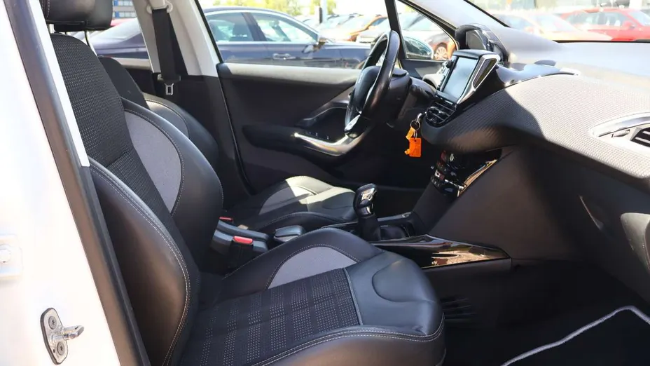 PEUGEOT 2008 -