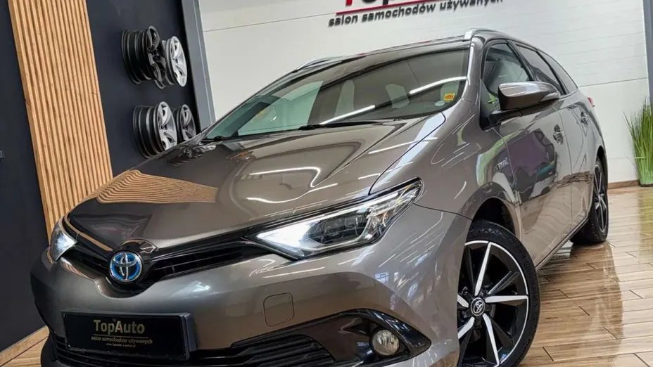 TOYOTA Auris -