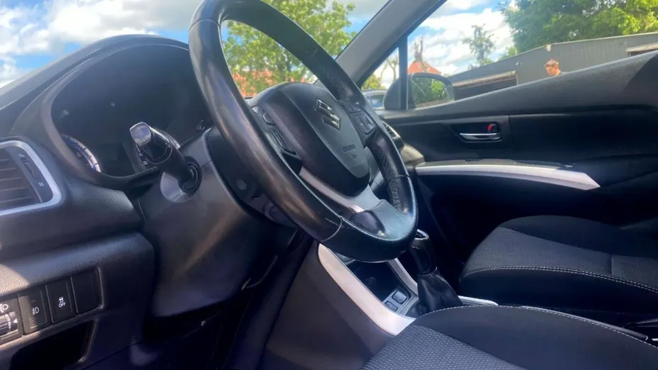 SUZUKI SX4 -