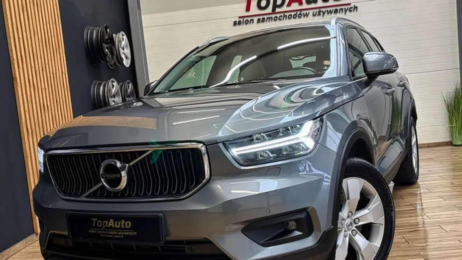 VOLVO XC40 -