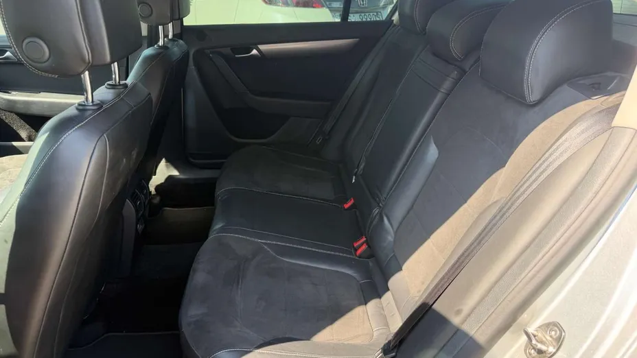 VOLKSWAGEN Passat -