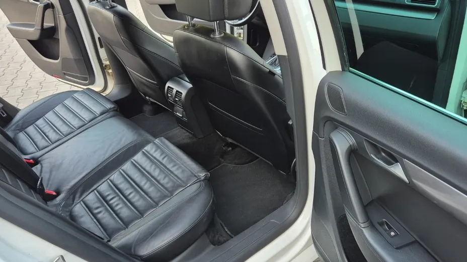 VOLKSWAGEN Passat -
