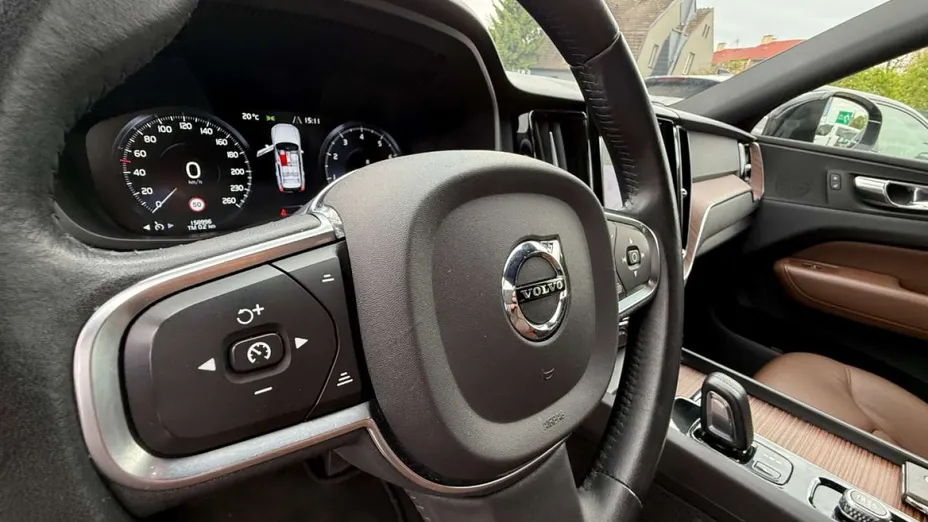 VOLVO XC60 -