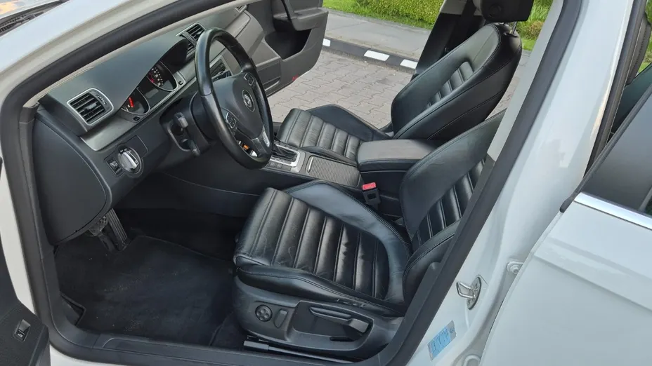 VOLKSWAGEN Passat -