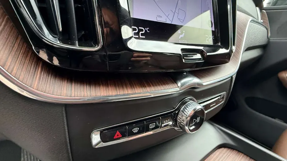 VOLVO XC60 -